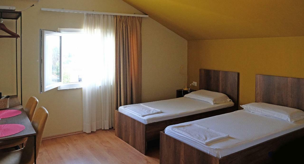 Friends Terrace Apartment Тирана Екстериор снимка
